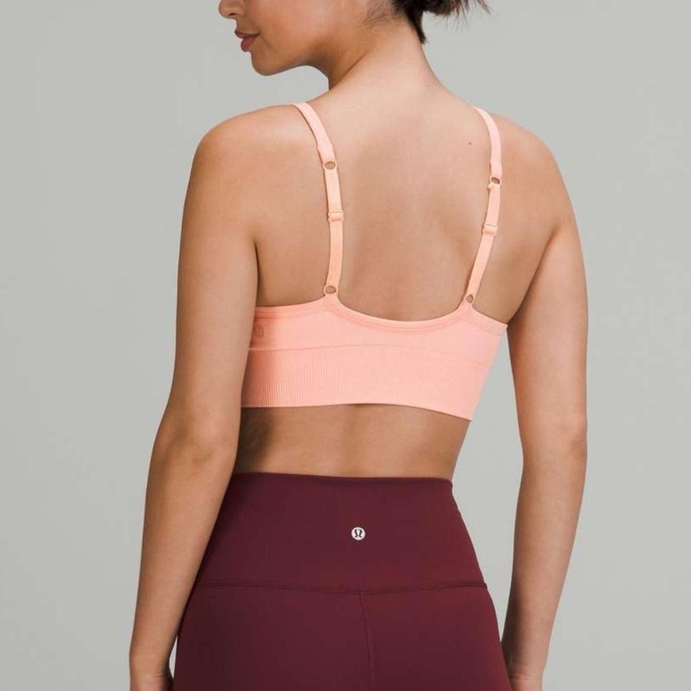 Lululemon Ebb to Street Bra *Light Support, C/D Cup inHeathered Dew Pink / White - Picture 2 of 6